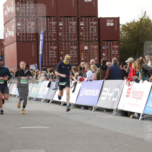 03.10.2025 - Köhlbrandbrückenlauf Yannick Fuchs http://msf.ph/oto/8983343 03.10.2025 16:06:48 Ziel 8848, 8965, 9128, 9353, 9354 meine-sportfotos.de