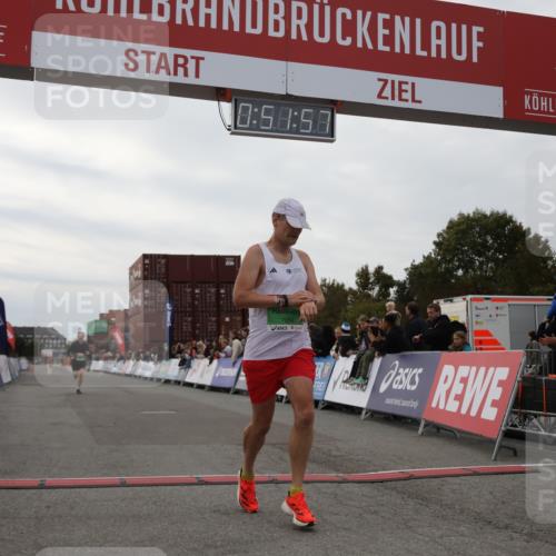 03.10.2025 - Köhlbrandbrückenlauf Yannick Fuchs http://msf.ph/oto/8983344 03.10.2025 15:51:55 Ziel 7054, 7520 meine-sportfotos.de