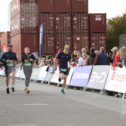 03.10.2025 - Köhlbrandbrückenlauf Yannick Fuchs http://msf.ph/oto/8983346 03.10.2025 16:06:48 Ziel 8848, 8965, 9128, 9353, 9354 meine-sportfotos.de