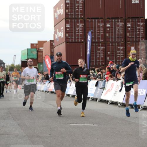 03.10.2025 - Köhlbrandbrückenlauf Yannick Fuchs http://msf.ph/oto/8983349 03.10.2025 16:06:49 Ziel 7263, 8848, 8965, 9128, 9353, 9354 meine-sportfotos.de