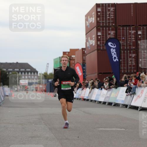 03.10.2025 - Köhlbrandbrückenlauf Yannick Fuchs http://msf.ph/oto/8983350 03.10.2025 15:51:57 Ziel 7054, 7520 meine-sportfotos.de