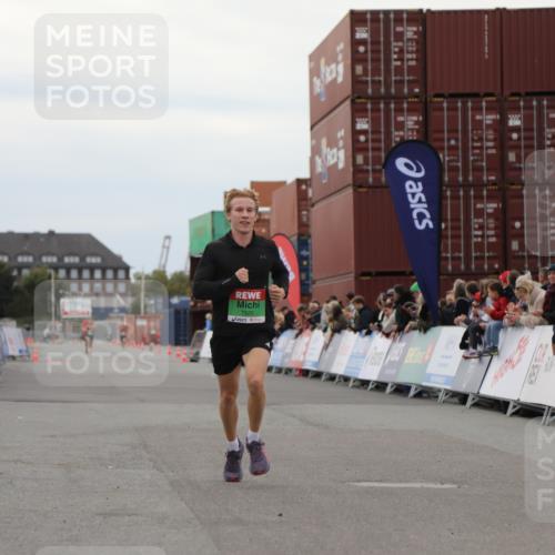 03.10.2025 - Köhlbrandbrückenlauf Yannick Fuchs http://msf.ph/oto/8983352 03.10.2025 15:51:57 Ziel 7054, 7520 meine-sportfotos.de
