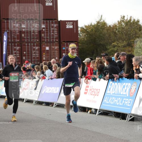 03.10.2025 - Köhlbrandbrückenlauf Yannick Fuchs http://msf.ph/oto/8983354 03.10.2025 16:06:49 Ziel 7263, 8848, 8965, 9128, 9353, 9354 meine-sportfotos.de