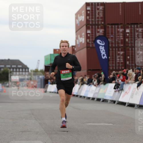 03.10.2025 - Köhlbrandbrückenlauf Yannick Fuchs http://msf.ph/oto/8983355 03.10.2025 15:51:58 Ziel 7054, 7520 meine-sportfotos.de