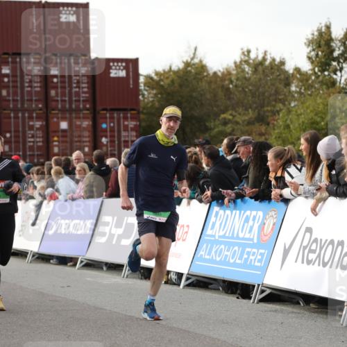 03.10.2025 - Köhlbrandbrückenlauf Yannick Fuchs http://msf.ph/oto/8983358 03.10.2025 16:06:50 Ziel 7263, 8848, 8967, 9128, 9353, 9354 meine-sportfotos.de