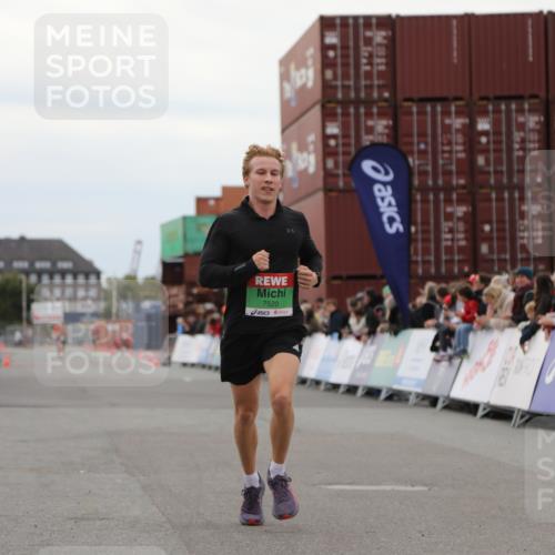 03.10.2025 - Köhlbrandbrückenlauf Yannick Fuchs http://msf.ph/oto/8983359 03.10.2025 15:51:58 Ziel 7054, 7520 meine-sportfotos.de