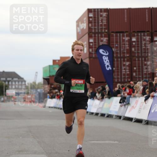 03.10.2025 - Köhlbrandbrückenlauf Yannick Fuchs http://msf.ph/oto/8983361 03.10.2025 15:51:58 Ziel 7054, 7520 meine-sportfotos.de