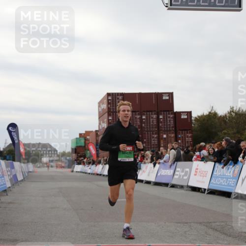 03.10.2025 - Köhlbrandbrückenlauf Yannick Fuchs http://msf.ph/oto/8983366 03.10.2025 15:51:59 Ziel 7054, 7520 meine-sportfotos.de
