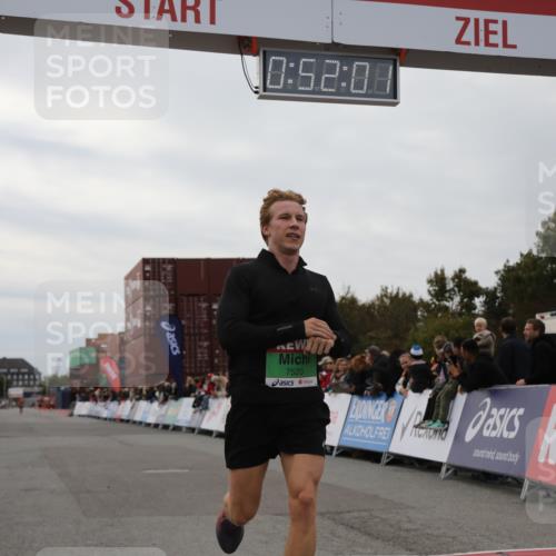 03.10.2025 - Köhlbrandbrückenlauf Yannick Fuchs http://msf.ph/oto/8983375 03.10.2025 15:52:00 Ziel 7520 meine-sportfotos.de