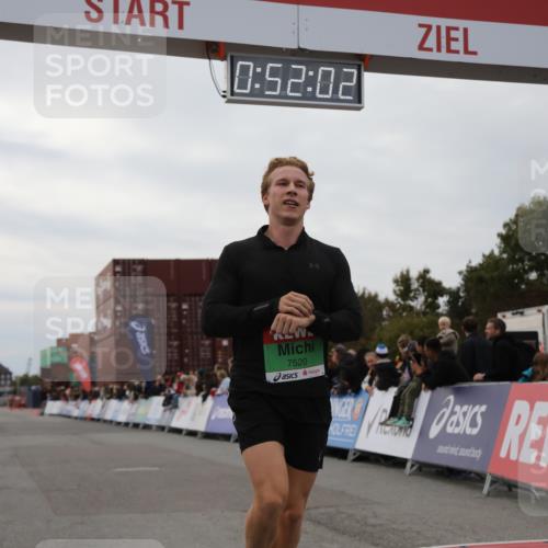 03.10.2025 - Köhlbrandbrückenlauf Yannick Fuchs http://msf.ph/oto/8983376 03.10.2025 15:52:00 Ziel 7520 meine-sportfotos.de