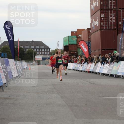 03.10.2025 - Köhlbrandbrückenlauf Yannick Fuchs http://msf.ph/oto/8983380 03.10.2025 15:52:14 Ziel 8968, 9269 meine-sportfotos.de