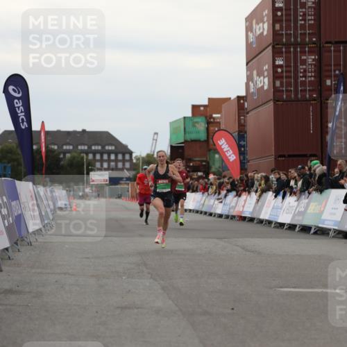 03.10.2025 - Köhlbrandbrückenlauf Yannick Fuchs http://msf.ph/oto/8983383 03.10.2025 15:52:15 Ziel 8968, 9269, 9602 meine-sportfotos.de