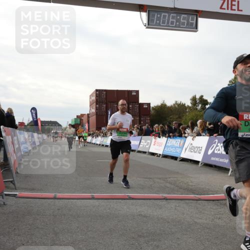 03.10.2025 - Köhlbrandbrückenlauf Yannick Fuchs http://msf.ph/oto/8983387 03.10.2025 16:06:52 Ziel 7263, 8848, 8866, 8967, 9128, 9353, 9354, 9416, 9417 meine-sportfotos.de