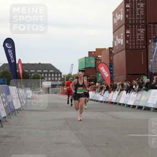 03.10.2025 - Köhlbrandbrückenlauf Yannick Fuchs http://msf.ph/oto/8983388 03.10.2025 15:52:15 Ziel 8968, 9269, 9602 meine-sportfotos.de