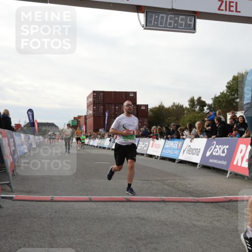 03.10.2025 - Köhlbrandbrückenlauf Yannick Fuchs http://msf.ph/oto/8983389 03.10.2025 16:06:53 Ziel 7263, 8848, 8866, 8967, 9128, 9353, 9354, 9416, 9417 meine-sportfotos.de