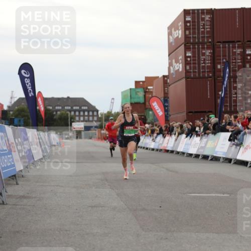 03.10.2025 - Köhlbrandbrückenlauf Yannick Fuchs http://msf.ph/oto/8983390 03.10.2025 15:52:16 Ziel 8968, 9269, 9602 meine-sportfotos.de