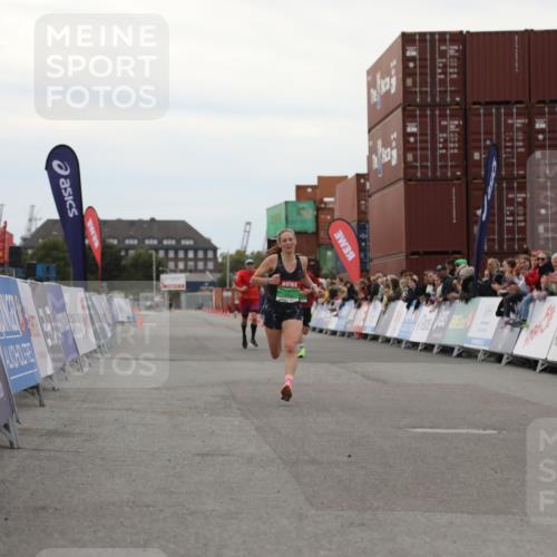 03.10.2025 - Köhlbrandbrückenlauf Yannick Fuchs http://msf.ph/oto/8983392 03.10.2025 15:52:16 Ziel 8968, 9269, 9602 meine-sportfotos.de