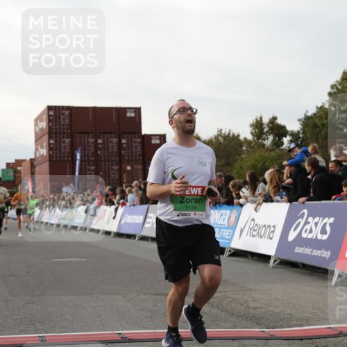 03.10.2025 - Köhlbrandbrückenlauf Yannick Fuchs http://msf.ph/oto/8983393 03.10.2025 16:06:53 Ziel 7263, 8848, 8866, 8967, 9128, 9353, 9354, 9416, 9417 meine-sportfotos.de