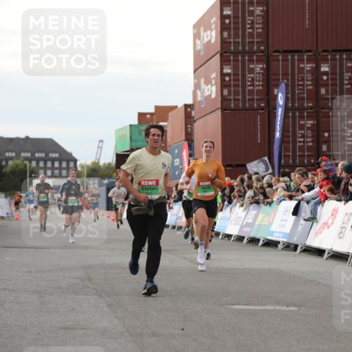 03.10.2025 - Köhlbrandbrückenlauf Yannick Fuchs http://msf.ph/oto/8983398 03.10.2025 16:06:54 Ziel 7263, 7322, 8848, 8866, 8967, 9128, 9353, 9354, 9416, 9417 meine-sportfotos.de