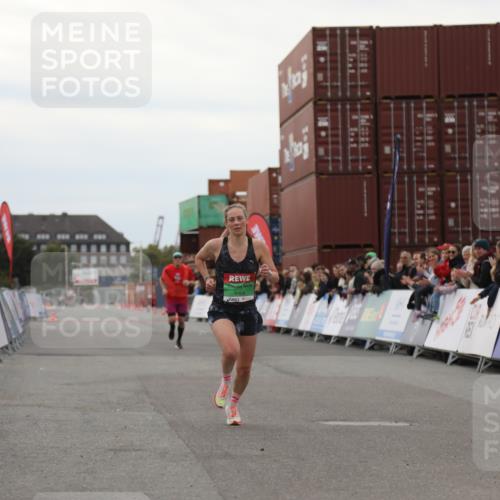 03.10.2025 - Köhlbrandbrückenlauf Yannick Fuchs http://msf.ph/oto/8983399 03.10.2025 15:52:17 Ziel 8968, 9269, 9602 meine-sportfotos.de