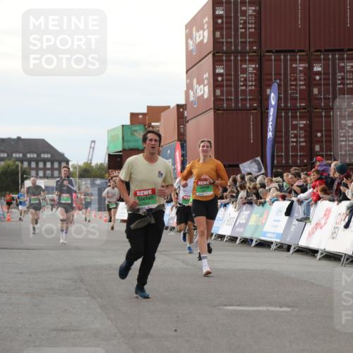 03.10.2025 - Köhlbrandbrückenlauf Yannick Fuchs http://msf.ph/oto/8983400 03.10.2025 16:06:54 Ziel 7263, 7322, 8848, 8866, 8967, 9128, 9353, 9354, 9416, 9417 meine-sportfotos.de