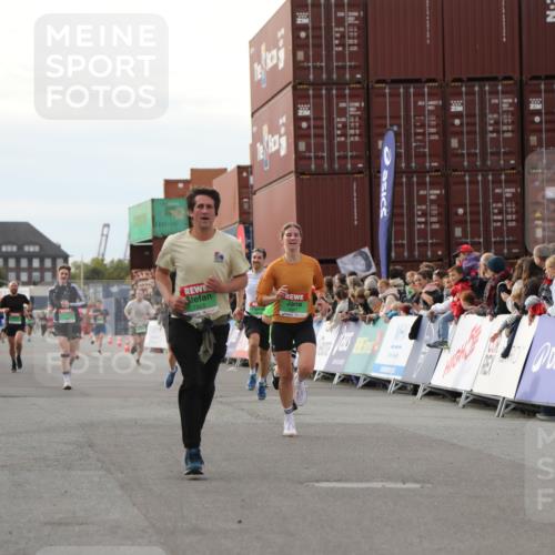 03.10.2025 - Köhlbrandbrückenlauf Yannick Fuchs http://msf.ph/oto/8983402 03.10.2025 16:06:54 Ziel 7263, 7322, 8848, 8866, 8967, 9128, 9353, 9354, 9416, 9417 meine-sportfotos.de