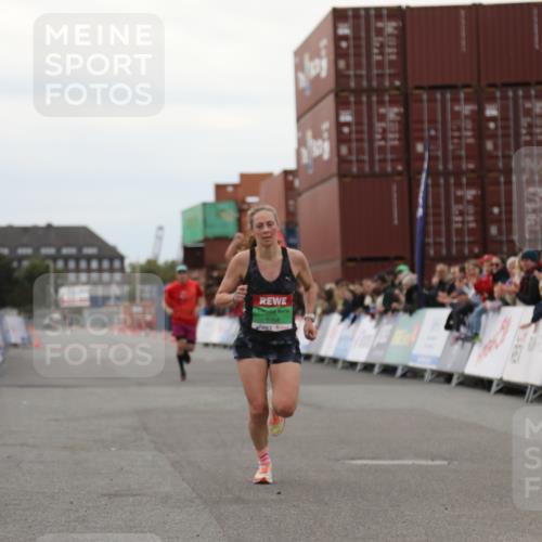 03.10.2025 - Köhlbrandbrückenlauf Yannick Fuchs http://msf.ph/oto/8983403 03.10.2025 15:52:17 Ziel 8968, 9269, 9602 meine-sportfotos.de