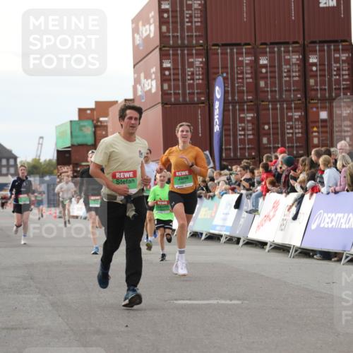 03.10.2025 - Köhlbrandbrückenlauf Yannick Fuchs http://msf.ph/oto/8983406 03.10.2025 16:06:55 Ziel 7228, 7263, 7322, 8866, 8967, 9128, 9353, 9354, 9416, 9417 meine-sportfotos.de