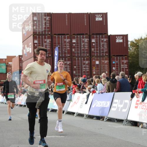 03.10.2025 - Köhlbrandbrückenlauf Yannick Fuchs http://msf.ph/oto/8983410 03.10.2025 16:06:56 Ziel 7228, 7263, 7322, 8866, 8967, 9128, 9416, 9417 meine-sportfotos.de