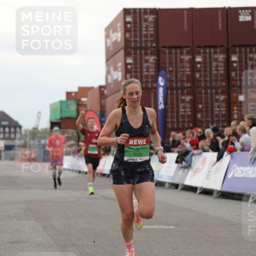 03.10.2025 - Köhlbrandbrückenlauf Yannick Fuchs http://msf.ph/oto/8983411 03.10.2025 15:52:18 Ziel 8968, 9269, 9602 meine-sportfotos.de