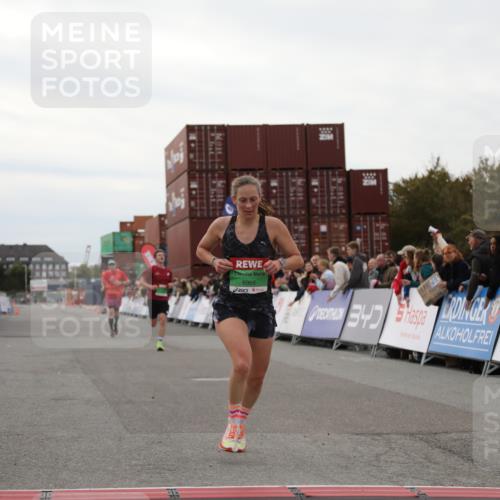 03.10.2025 - Köhlbrandbrückenlauf Yannick Fuchs http://msf.ph/oto/8983412 03.10.2025 15:52:18 Ziel 8968, 9269, 9602 meine-sportfotos.de