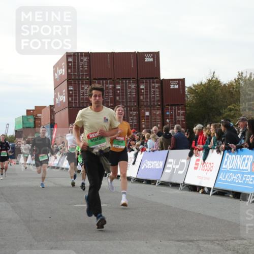 03.10.2025 - Köhlbrandbrückenlauf Yannick Fuchs http://msf.ph/oto/8983413 03.10.2025 16:06:56 Ziel 7228, 7263, 7322, 8866, 8967, 9128, 9416, 9417 meine-sportfotos.de