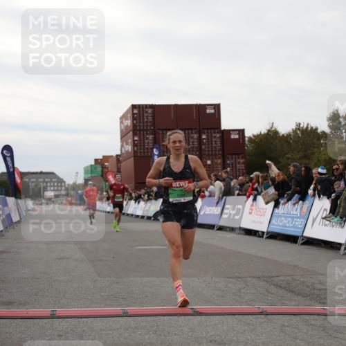 03.10.2025 - Köhlbrandbrückenlauf Yannick Fuchs http://msf.ph/oto/8983414 03.10.2025 15:52:18 Ziel 8968, 9269, 9602 meine-sportfotos.de
