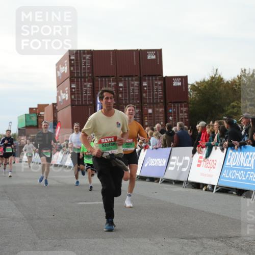 03.10.2025 - Köhlbrandbrückenlauf Yannick Fuchs http://msf.ph/oto/8983415 03.10.2025 16:06:56 Ziel 7228, 7263, 7322, 8866, 8967, 9128, 9416, 9417 meine-sportfotos.de