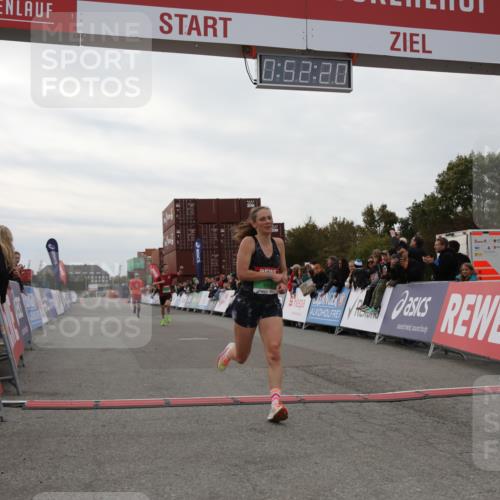 03.10.2025 - Köhlbrandbrückenlauf Yannick Fuchs http://msf.ph/oto/8983417 03.10.2025 15:52:18 Ziel 8968, 9269, 9602 meine-sportfotos.de