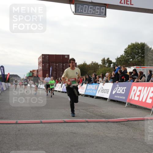 03.10.2025 - Köhlbrandbrückenlauf Yannick Fuchs http://msf.ph/oto/8983418 03.10.2025 16:06:57 Ziel 7228, 7263, 7322, 7995, 8866, 8967, 9416, 9417 meine-sportfotos.de