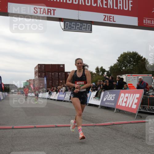 03.10.2025 - Köhlbrandbrückenlauf Yannick Fuchs http://msf.ph/oto/8983421 03.10.2025 15:52:19 Ziel 8968, 9269, 9602 meine-sportfotos.de