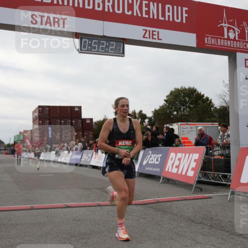 03.10.2025 - Köhlbrandbrückenlauf Yannick Fuchs http://msf.ph/oto/8983422 03.10.2025 15:52:19 Ziel 8968, 9269, 9602 meine-sportfotos.de