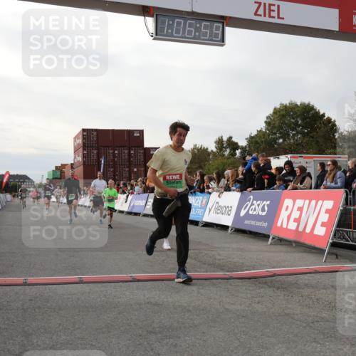 03.10.2025 - Köhlbrandbrückenlauf Yannick Fuchs http://msf.ph/oto/8983423 03.10.2025 16:06:57 Ziel 7228, 7263, 7322, 7995, 8866, 8967, 9416, 9417 meine-sportfotos.de