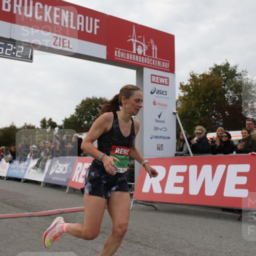 03.10.2025 - Köhlbrandbrückenlauf Yannick Fuchs http://msf.ph/oto/8983428 03.10.2025 15:52:19 Ziel 8968, 9269, 9602 meine-sportfotos.de