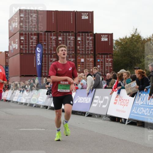 03.10.2025 - Köhlbrandbrückenlauf Yannick Fuchs http://msf.ph/oto/8983434 03.10.2025 15:52:20 Ziel 8968, 9269, 9602 meine-sportfotos.de