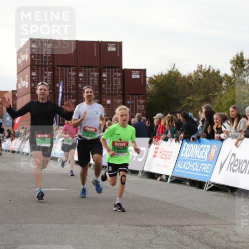 03.10.2025 - Köhlbrandbrückenlauf Yannick Fuchs http://msf.ph/oto/8983435 03.10.2025 16:06:59 Ziel 7174, 7228, 7263, 7322, 7995, 8866, 8967, 9416, 9417 meine-sportfotos.de