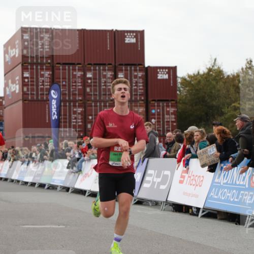 03.10.2025 - Köhlbrandbrückenlauf Yannick Fuchs http://msf.ph/oto/8983436 03.10.2025 15:52:21 Ziel 8968, 9269, 9602 meine-sportfotos.de