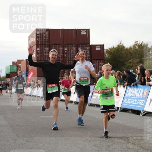 03.10.2025 - Köhlbrandbrückenlauf Yannick Fuchs http://msf.ph/oto/8983439 03.10.2025 16:06:59 Ziel 7174, 7228, 7263, 7322, 7995, 8866, 8967, 9416, 9417 meine-sportfotos.de