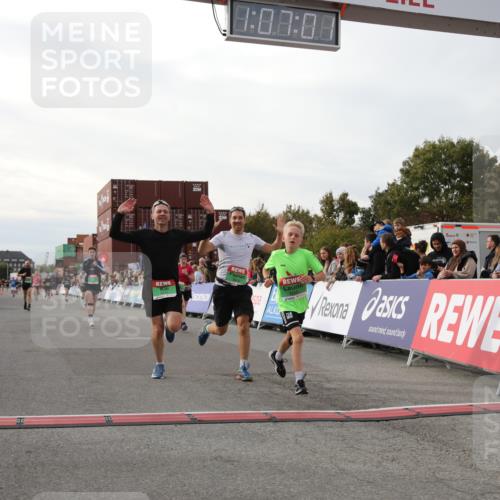 03.10.2025 - Köhlbrandbrückenlauf Yannick Fuchs http://msf.ph/oto/8983442 03.10.2025 16:06:59 Ziel 7174, 7228, 7263, 7322, 7995, 8866, 8967, 9416, 9417 meine-sportfotos.de