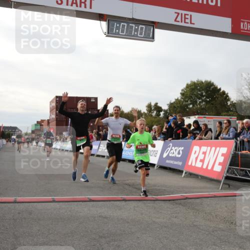 03.10.2025 - Köhlbrandbrückenlauf Yannick Fuchs http://msf.ph/oto/8983444 03.10.2025 16:07:00 Ziel 7174, 7228, 7263, 7322, 7995, 8866, 8967, 9416, 9417 meine-sportfotos.de