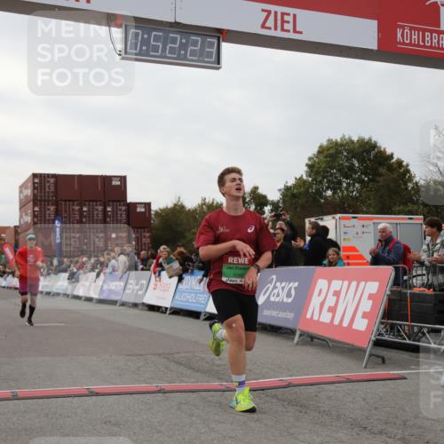 03.10.2025 - Köhlbrandbrückenlauf Yannick Fuchs http://msf.ph/oto/8983445 03.10.2025 15:52:22 Ziel 8968, 9269, 9602 meine-sportfotos.de