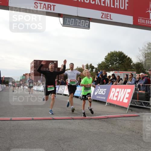 03.10.2025 - Köhlbrandbrückenlauf Yannick Fuchs http://msf.ph/oto/8983446 03.10.2025 16:07:00 Ziel 7174, 7228, 7263, 7322, 7995, 8866, 8967, 9416, 9417 meine-sportfotos.de