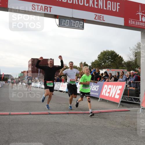 03.10.2025 - Köhlbrandbrückenlauf Yannick Fuchs http://msf.ph/oto/8983449 03.10.2025 16:07:00 Ziel 7174, 7228, 7263, 7322, 7995, 8866, 8967, 9416, 9417 meine-sportfotos.de