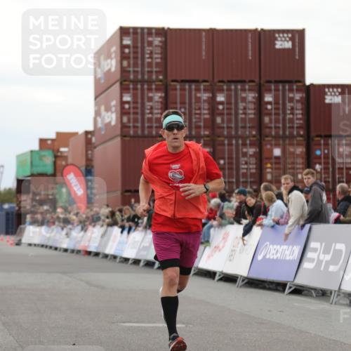 03.10.2025 - Köhlbrandbrückenlauf Yannick Fuchs http://msf.ph/oto/8983450 03.10.2025 15:52:22 Ziel 8968, 9269, 9602 meine-sportfotos.de